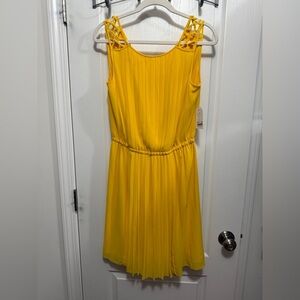 Jessica‎ Simpson Pleated Dress Women’s 10 Yellow Regal Preppy Sleeveless Party